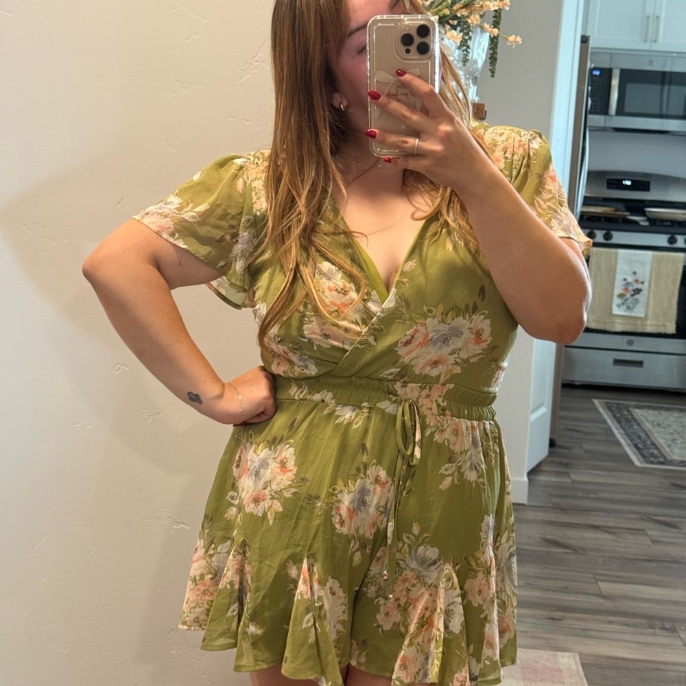 Francesca's Collections Green Floral Dress